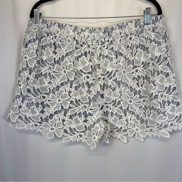NEW! ADIVA White Crochet Embroidered Overlay Shorts High Waist 2” Inseam Large - Picture 2 of 13